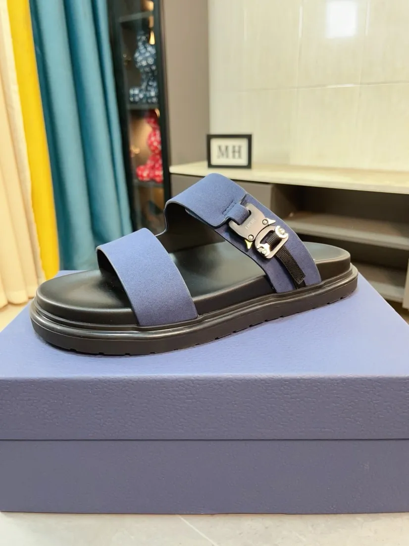 Men's Men's Shoes 💰320🌸🌸Dior Aqua Men's Sandals Slippers. Showcasing Dior haute couture design. The Dior gray suede strap is accented with an aluminum Dior buckle for added style. Paired with a comfortable tonal notch sole, they pair easily with shorts or jeans for a sophisticated look. Main body: suede cow leather, technical fabric lining: cow leather, with adjustable straps, aluminum Dior buckle, Dior gray EVA insole, tonal notch rubber outsole splicing structure👌👌size: 38-44 (45.46 customized)